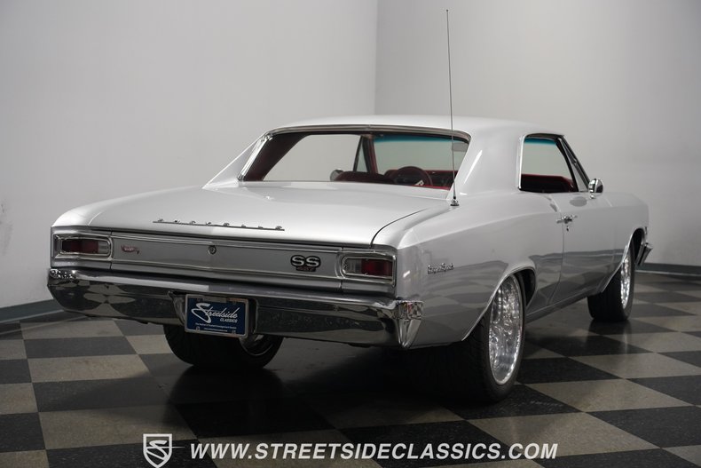 Unknown-Chevelle-1966-Titanium-Silver-Red-17