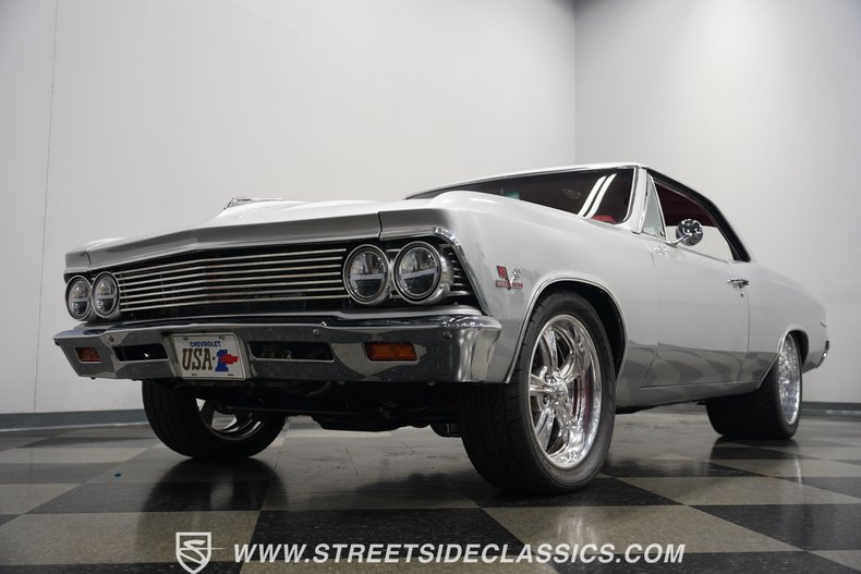 Unknown-Chevelle-1966-Titanium-Silver-Red-18