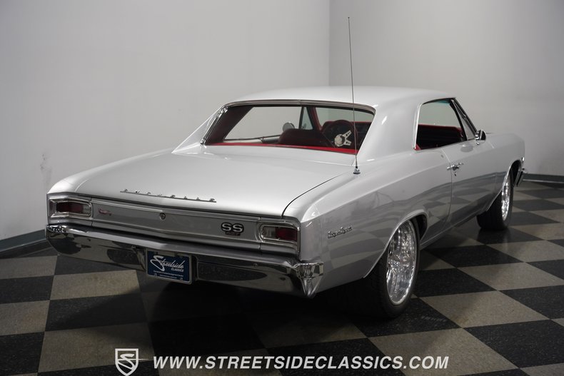 Unknown-Chevelle-1966-Titanium-Silver-Red-19