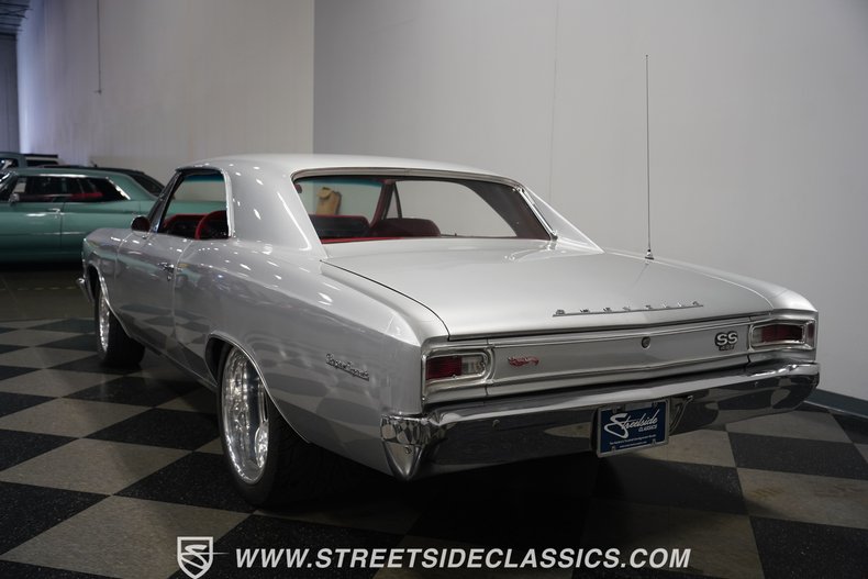 Unknown-Chevelle-1966-Titanium-Silver-Red-2