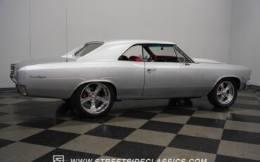 Unknown-Chevelle-1966-Titanium-Silver-Red-24