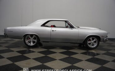 Unknown-Chevelle-1966-Titanium-Silver-Red-25