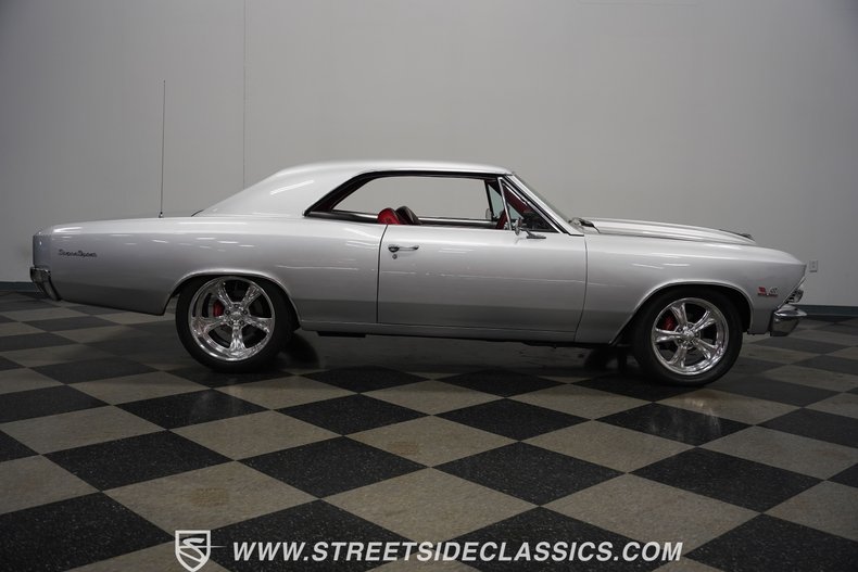 Unknown-Chevelle-1966-Titanium-Silver-Red-25