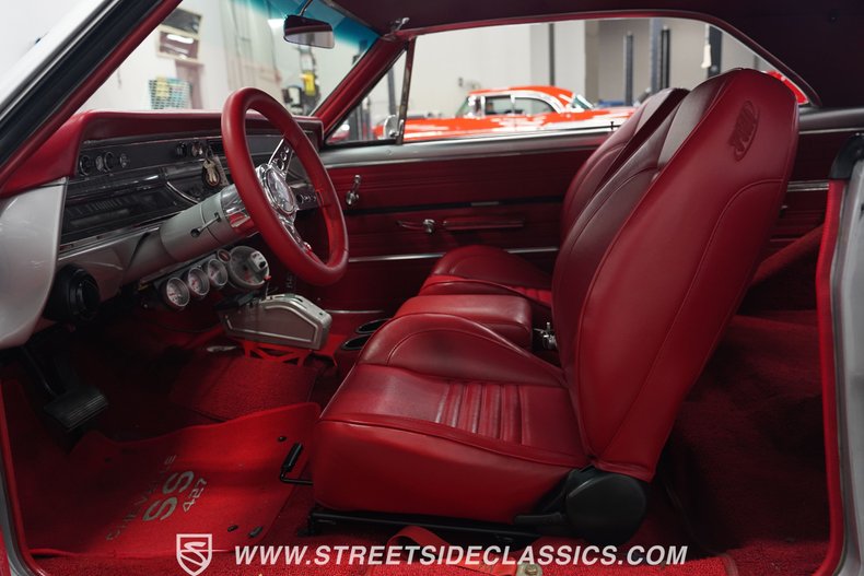 Unknown-Chevelle-1966-Titanium-Silver-Red-29