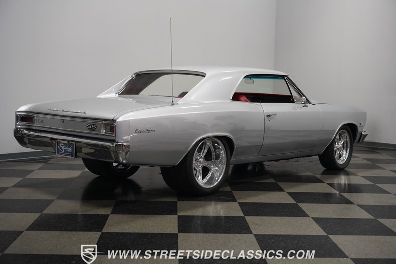 Unknown-Chevelle-1966-Titanium-Silver-Red-3