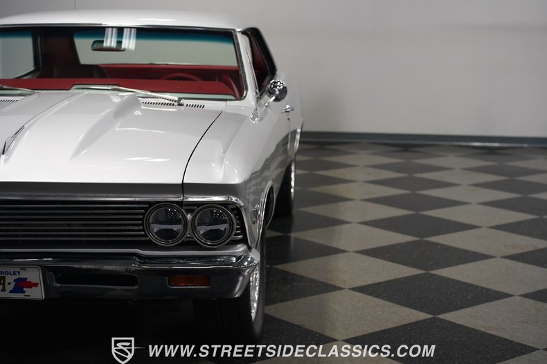 Unknown-Chevelle-1966-Titanium-Silver-Red-31