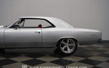 Unknown-Chevelle-1966-Titanium-Silver-Red-32