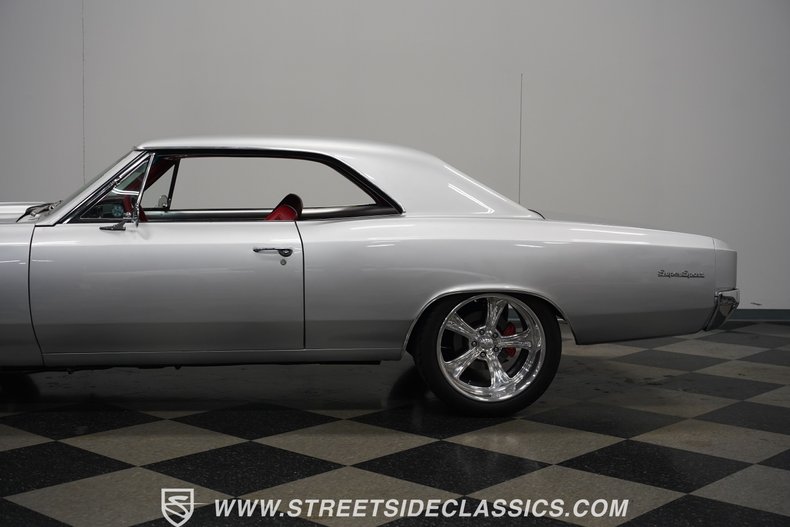 Unknown-Chevelle-1966-Titanium-Silver-Red-32