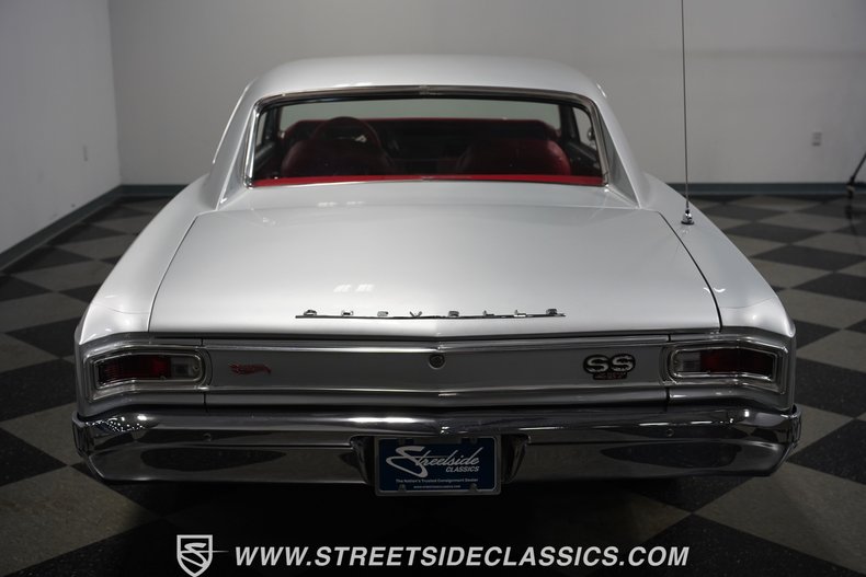 Unknown-Chevelle-1966-Titanium-Silver-Red-33