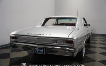 Unknown-Chevelle-1966-Titanium-Silver-Red-34