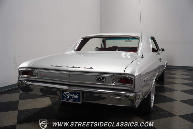 Unknown-Chevelle-1966-Titanium-Silver-Red-34