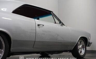 Unknown-Chevelle-1966-Titanium-Silver-Red-35