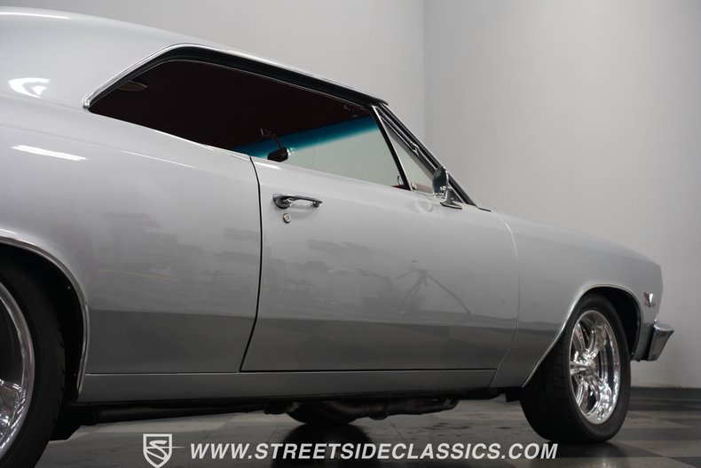 Unknown-Chevelle-1966-Titanium-Silver-Red-35