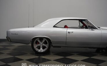 Unknown-Chevelle-1966-Titanium-Silver-Red-36