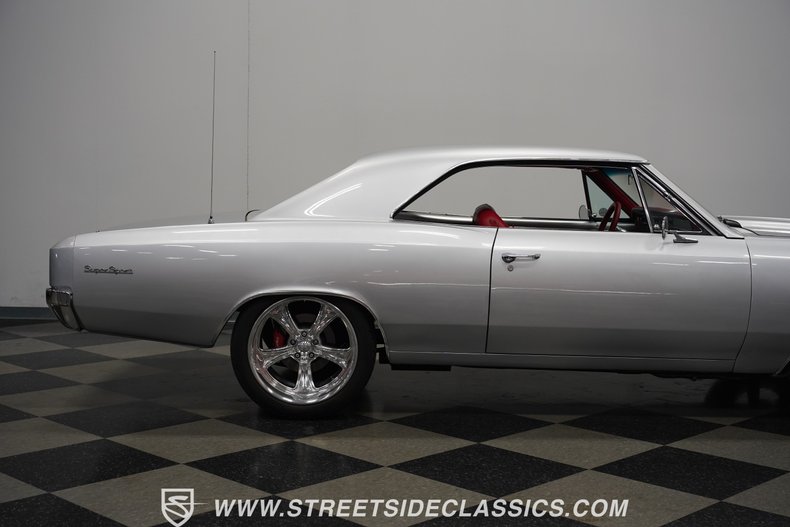Unknown-Chevelle-1966-Titanium-Silver-Red-36