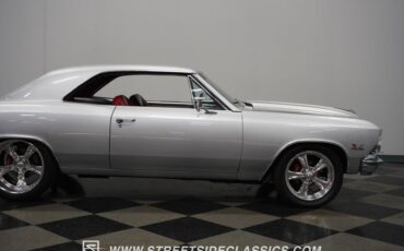 Unknown-Chevelle-1966-Titanium-Silver-Red-37