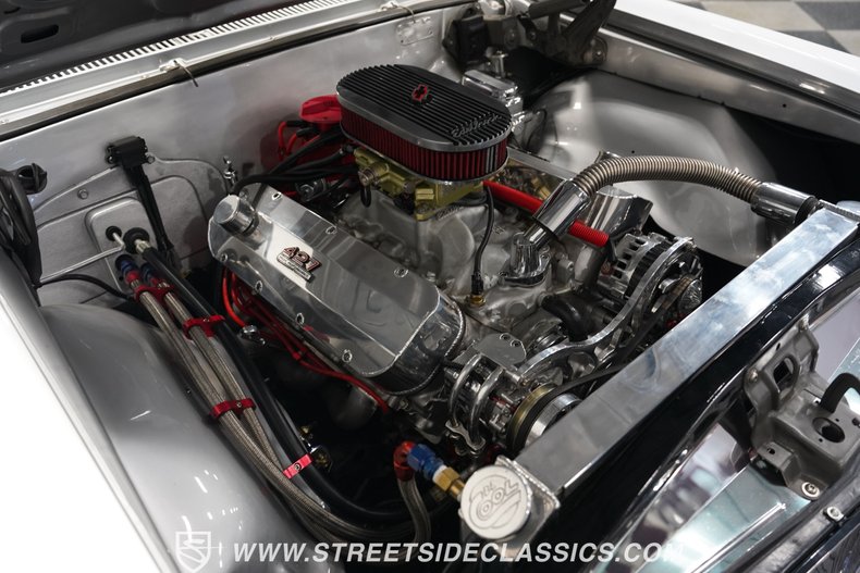 Unknown-Chevelle-1966-Titanium-Silver-Red-39