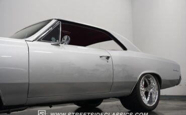 Unknown-Chevelle-1966-Titanium-Silver-Red-4