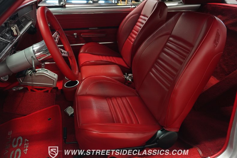 Unknown-Chevelle-1966-Titanium-Silver-Red-43