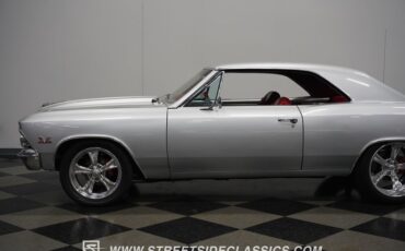 Unknown-Chevelle-1966-Titanium-Silver-Red-5