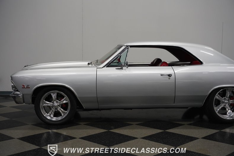 Unknown-Chevelle-1966-Titanium-Silver-Red-5