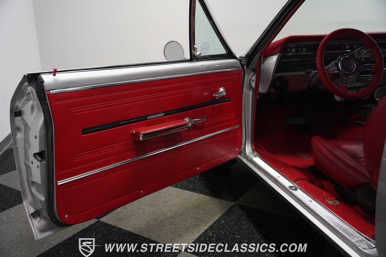 Unknown-Chevelle-1966-Titanium-Silver-Red-6