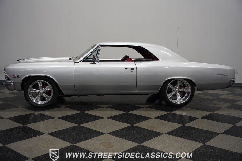 Unknown-Chevelle-1966-Titanium-Silver-Red-8