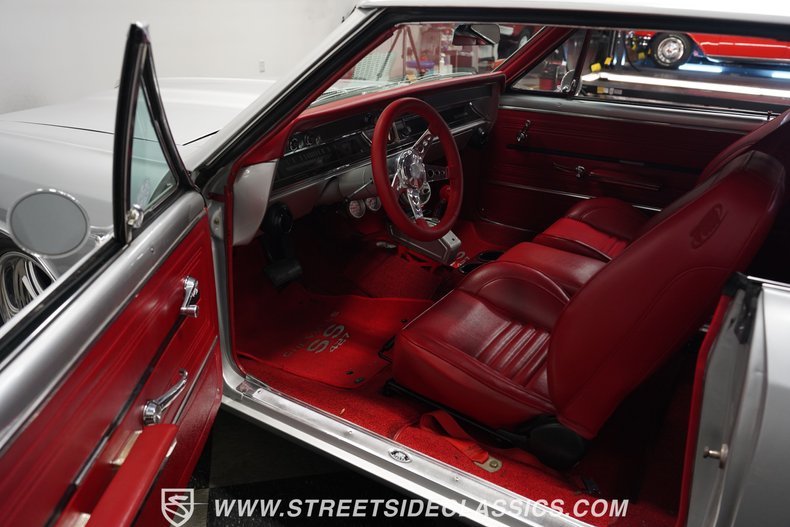Unknown-Chevelle-1966-Titanium-Silver-Red