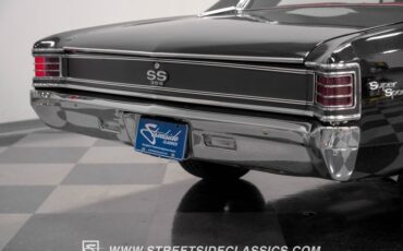 Unknown-Chevelle-1967-Black-Red-25