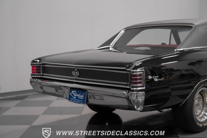 Unknown-Chevelle-1967-Black-Red-5