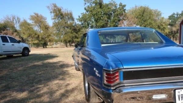 Unknown-Chevelle-1967-Blue-White-Leather-1