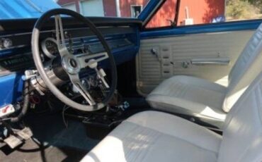 Unknown-Chevelle-1967-Blue-White-Leather-2