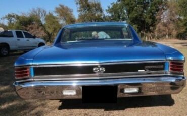 Unknown-Chevelle-1967-Blue-White-Leather
