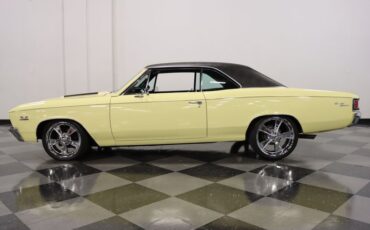 Unknown-Chevelle-1967-Butternut-Yellow-Black-1