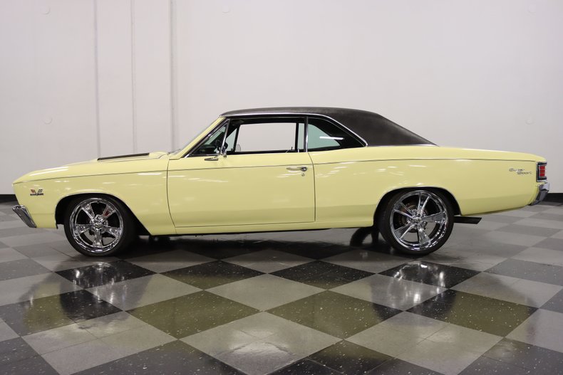 Unknown-Chevelle-1967-Butternut-Yellow-Black-1