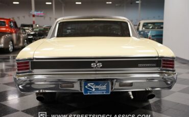 Unknown-Chevelle-1967-Butternut-Yellow-Black-10