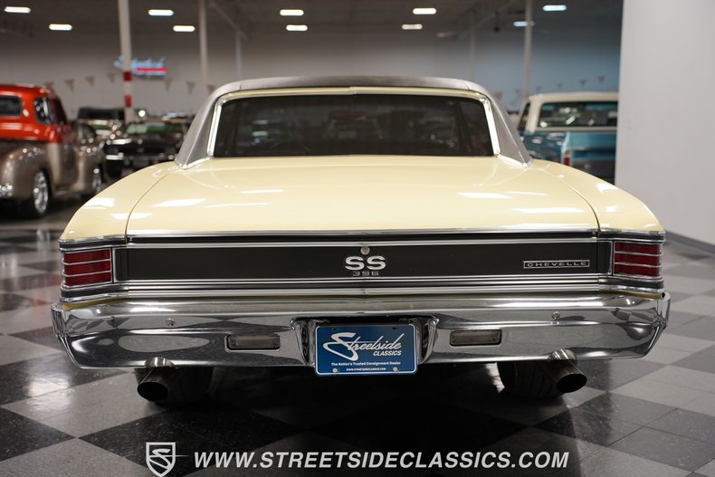 Unknown-Chevelle-1967-Butternut-Yellow-Black-10