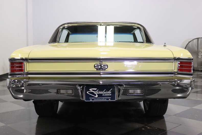 Unknown-Chevelle-1967-Butternut-Yellow-Black-11