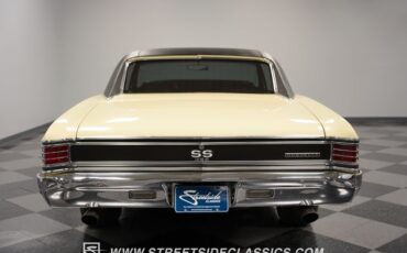 Unknown-Chevelle-1967-Butternut-Yellow-Black-11