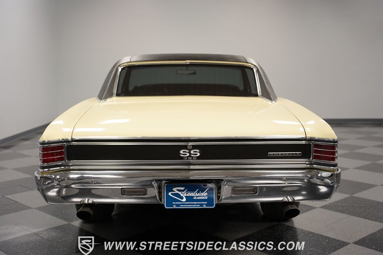 Unknown-Chevelle-1967-Butternut-Yellow-Black-11
