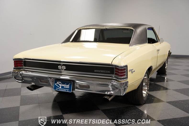 Unknown-Chevelle-1967-Butternut-Yellow-Black-12