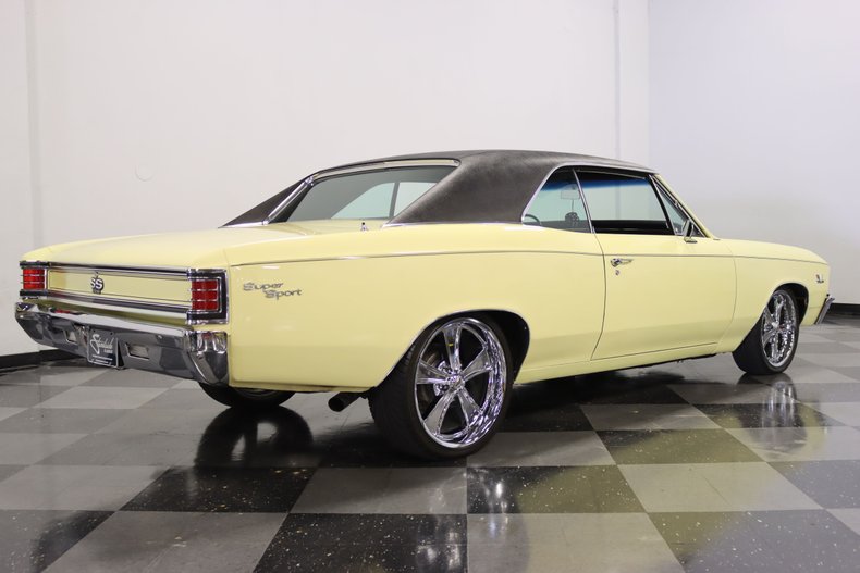 Unknown-Chevelle-1967-Butternut-Yellow-Black-13