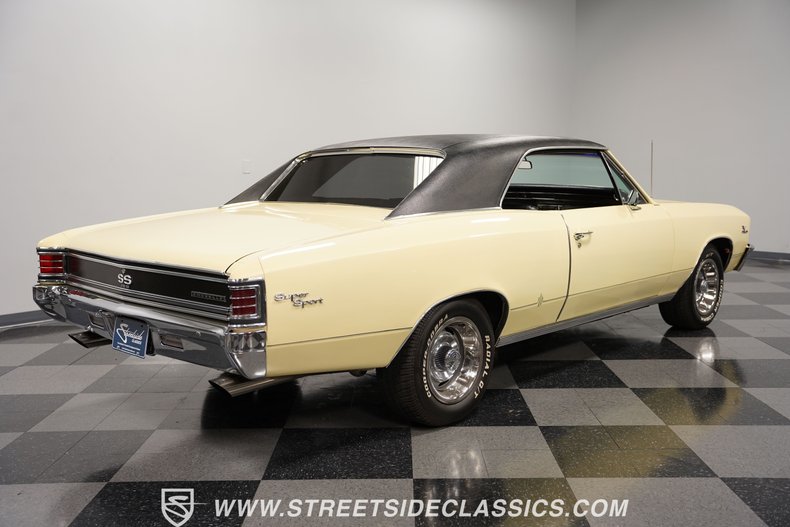 Unknown-Chevelle-1967-Butternut-Yellow-Black-13