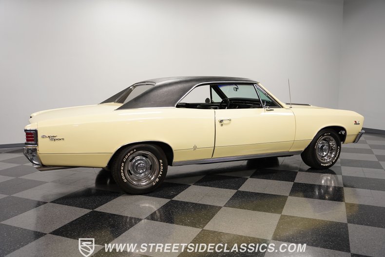 Unknown-Chevelle-1967-Butternut-Yellow-Black-14