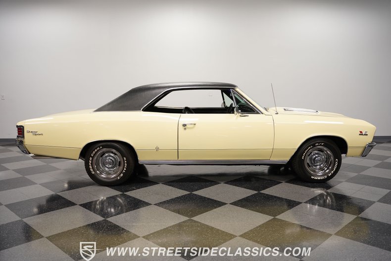 Unknown-Chevelle-1967-Butternut-Yellow-Black-15