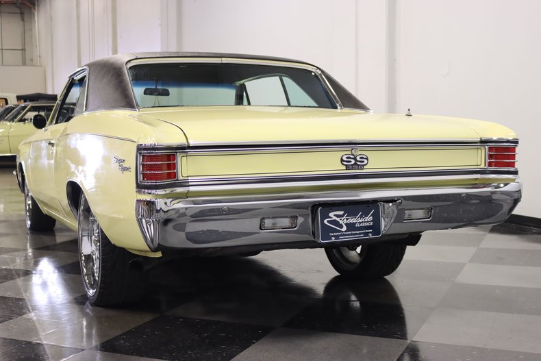 Unknown-Chevelle-1967-Butternut-Yellow-Black-17