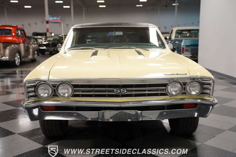 Unknown-Chevelle-1967-Butternut-Yellow-Black-18