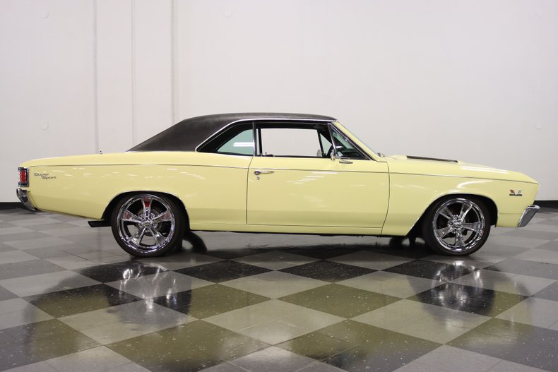 Unknown-Chevelle-1967-Butternut-Yellow-Black-19