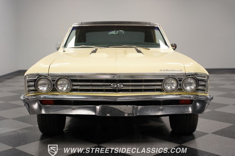 Unknown-Chevelle-1967-Butternut-Yellow-Black-19