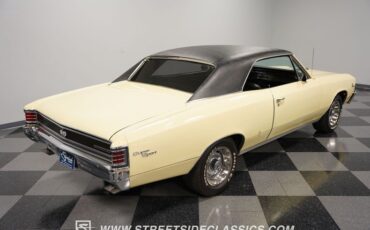 Unknown-Chevelle-1967-Butternut-Yellow-Black-2